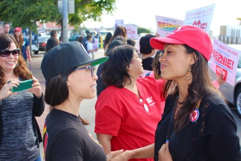 Zulema Diaz talking to Rosario Dawson Photo Credit: The National Nurses United